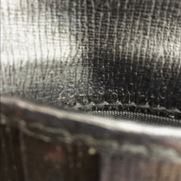 ❌SOLD ❌ Authentic Gucci Leather Wallet - Picture 6 of 8